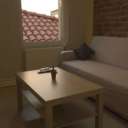 아파트 House In The Center Of *